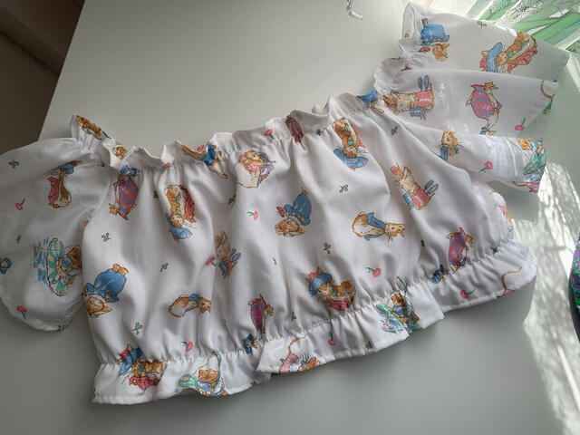 peter rabbit off-the-shoulder top🐇